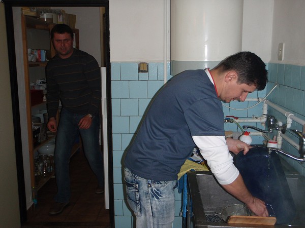 Vaříme guláš před vánočním pochodem